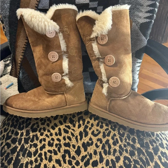 UGG Brown Winter Boots - Picture 1 of 5